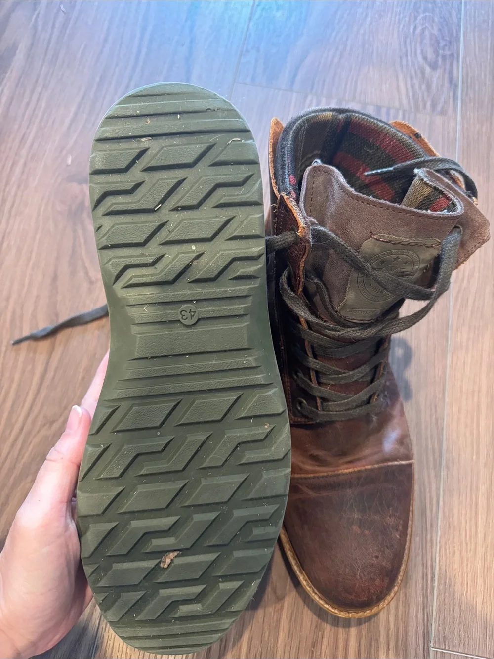 Classic Brown Leather Chukka Boots with Lace-Up Closure